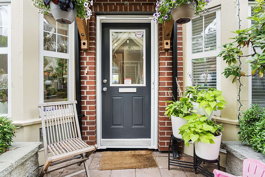 5 1638 E Georgia Street