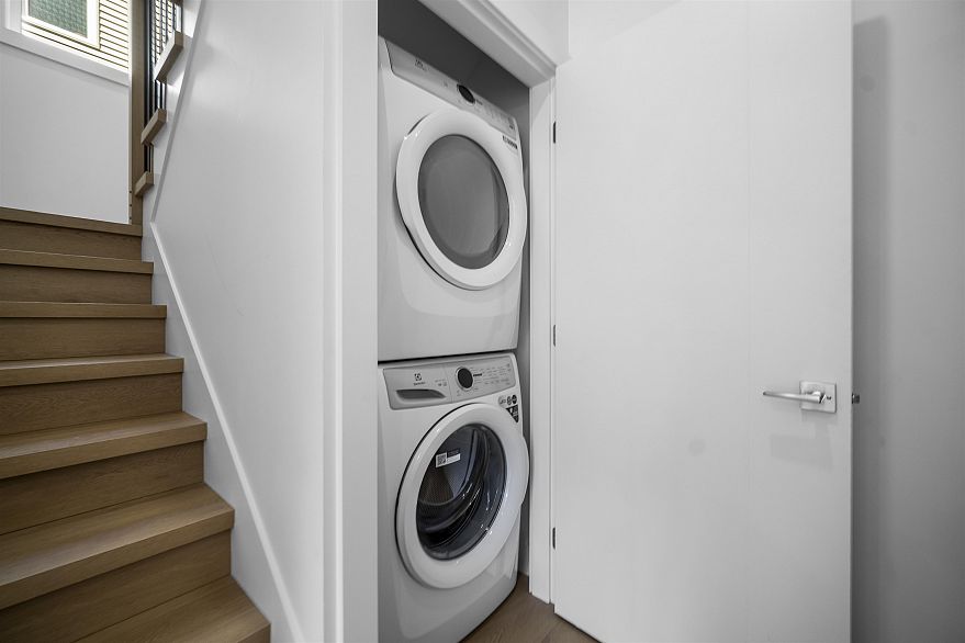 2 3563 E 25th Avenue