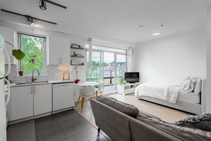 PH1 688 E 17th Avenue