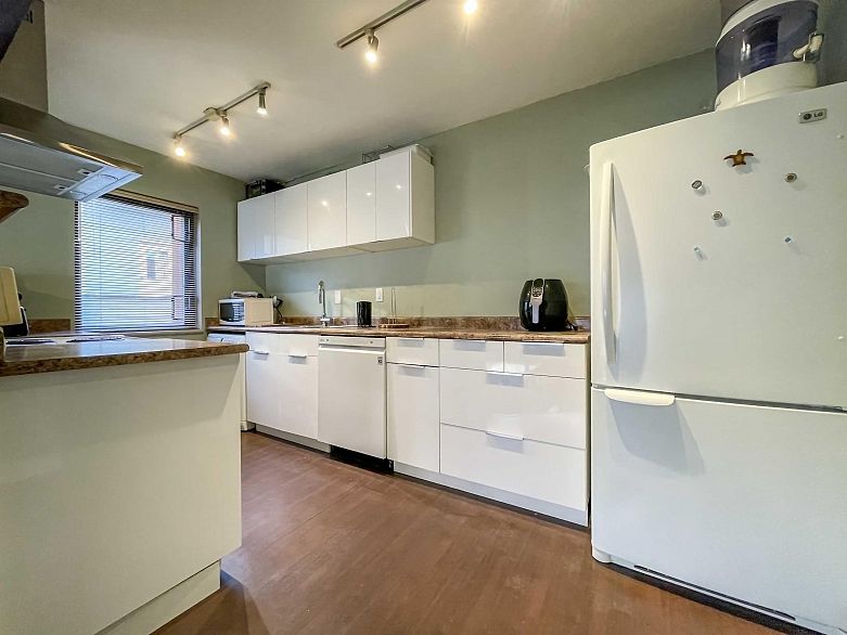 414 1435 NELSON STREET, Vancouver BC V6G 2Z3