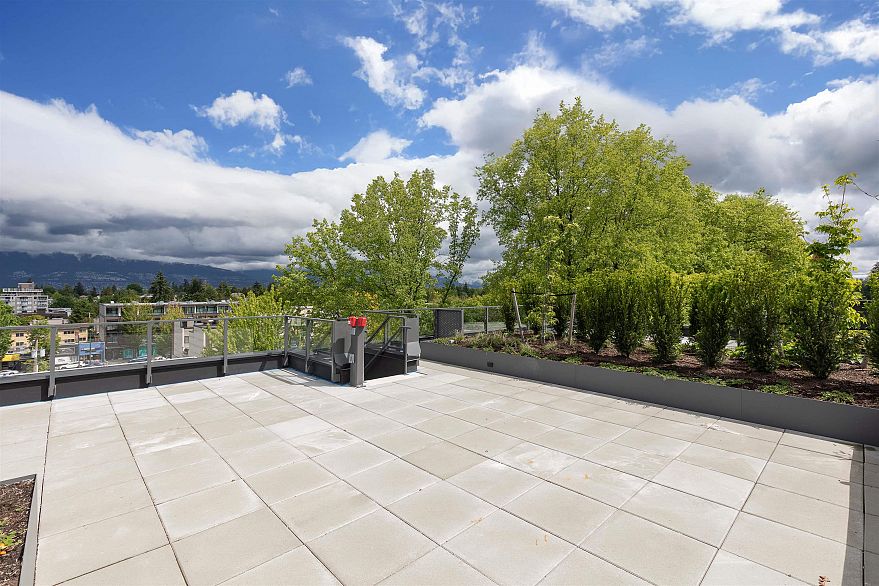 406 3668 W 10th Avenue