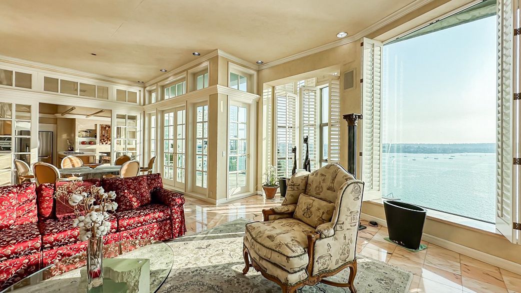 17 1861 Beach Avenue