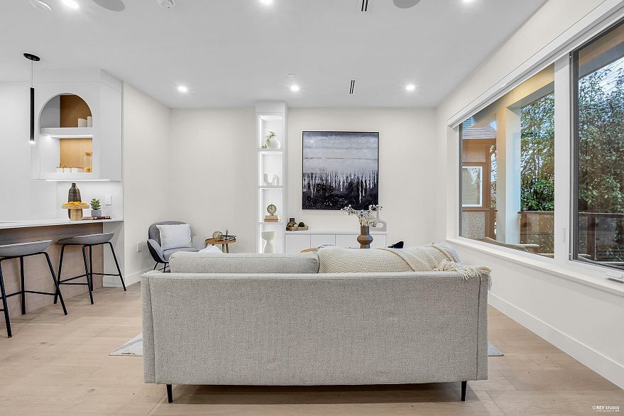 1 65 E King Edward Avenue