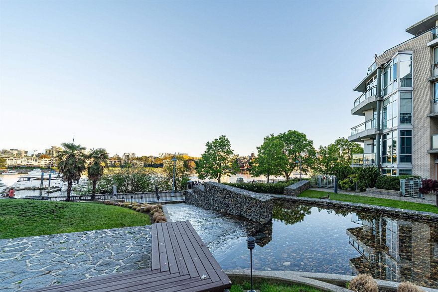 906 1288 Marinaside Crescent