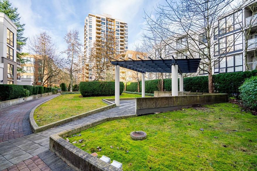 206 3638 Vanness Avenue