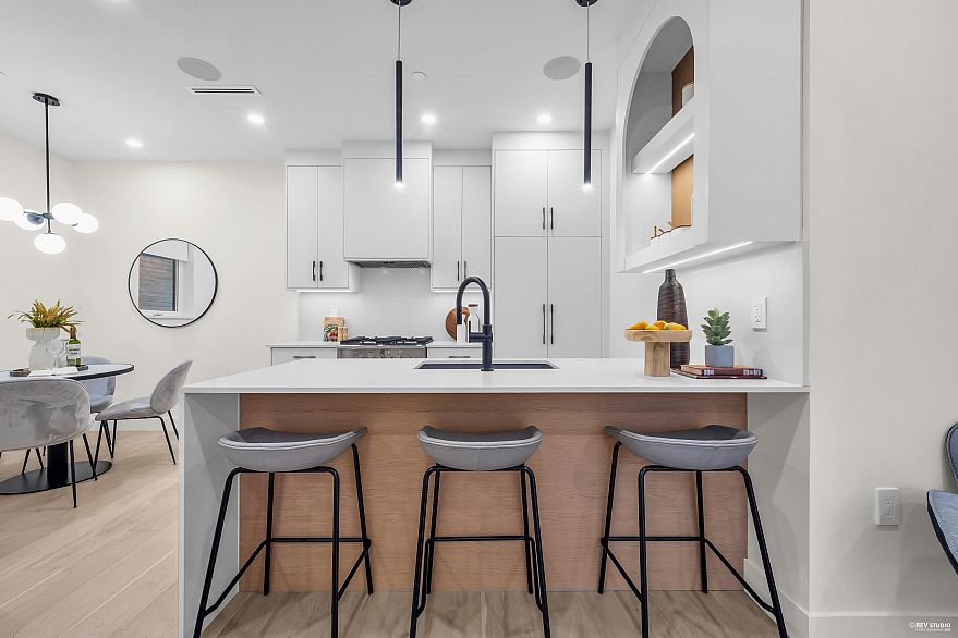 1 65 E King Edward Avenue