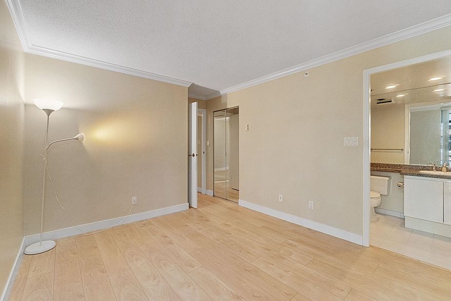 402 1818 Robson Street