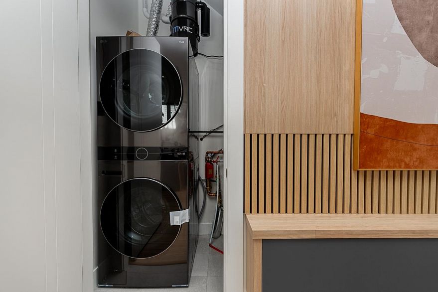 2835 Oliver Crescent