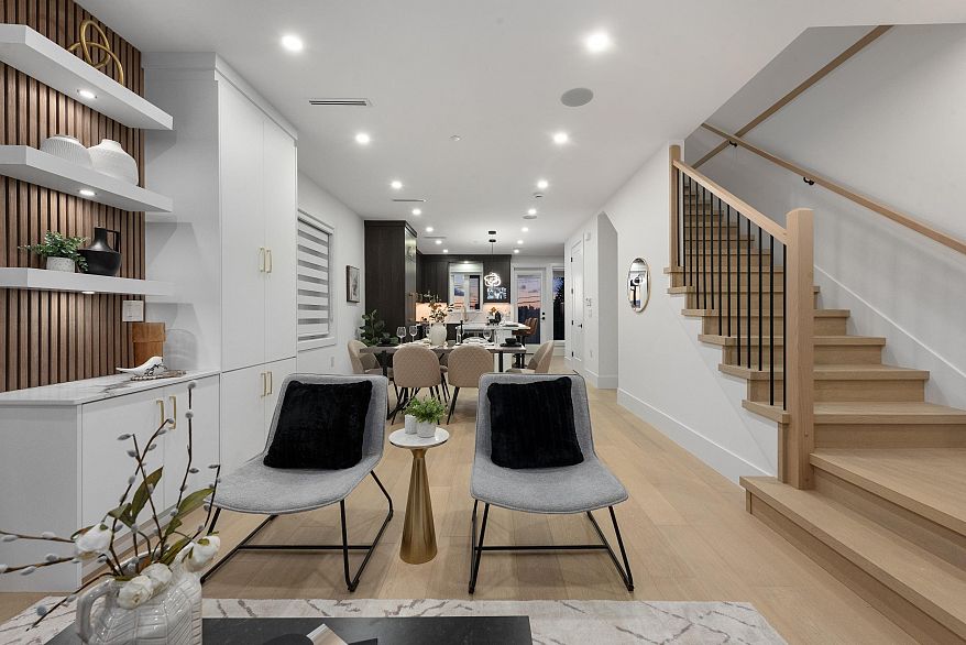 2 7361 Fraser Street