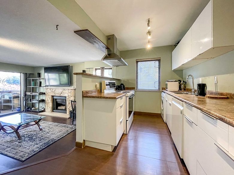 414 1435 NELSON STREET, Vancouver BC V6G 2Z3