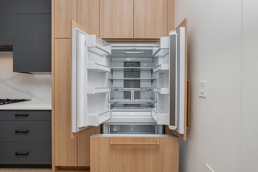 2835 Oliver Crescent