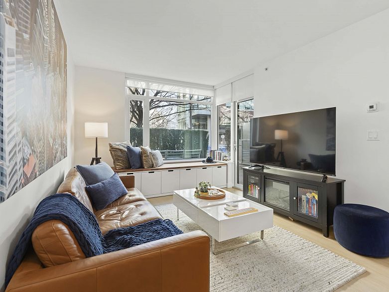 110 110 Switchmen Street