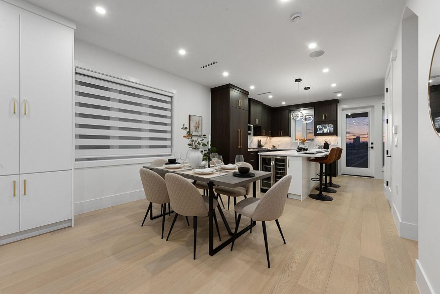 2 7361 Fraser Street