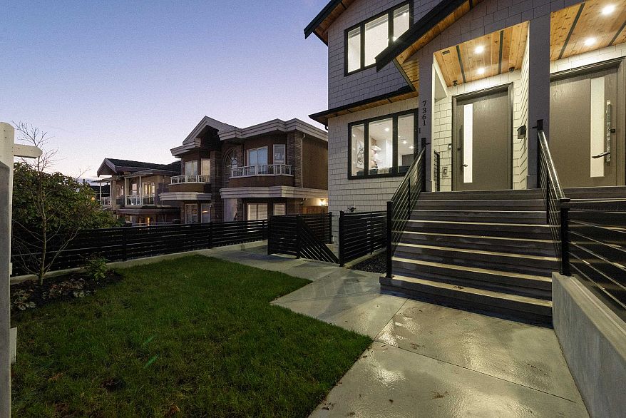 2 7361 Fraser Street