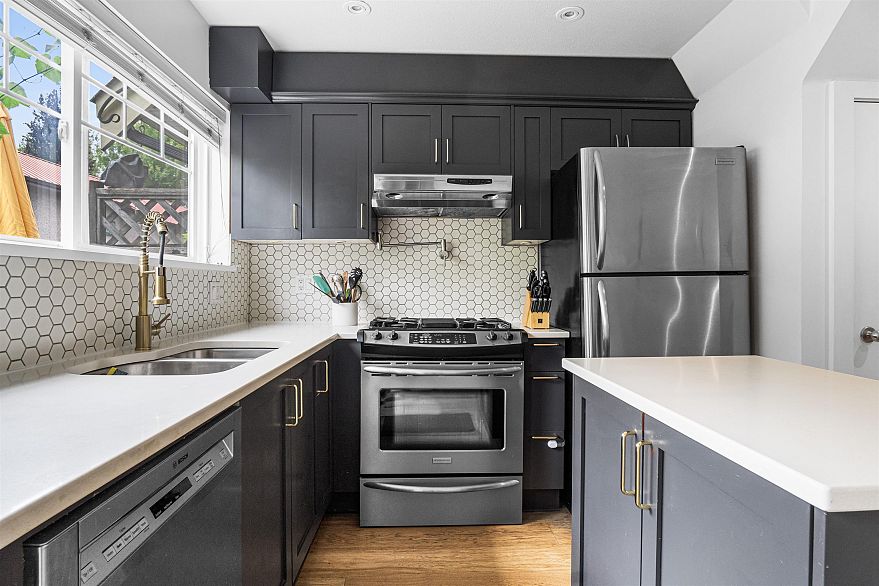 5 1638 E Georgia Street