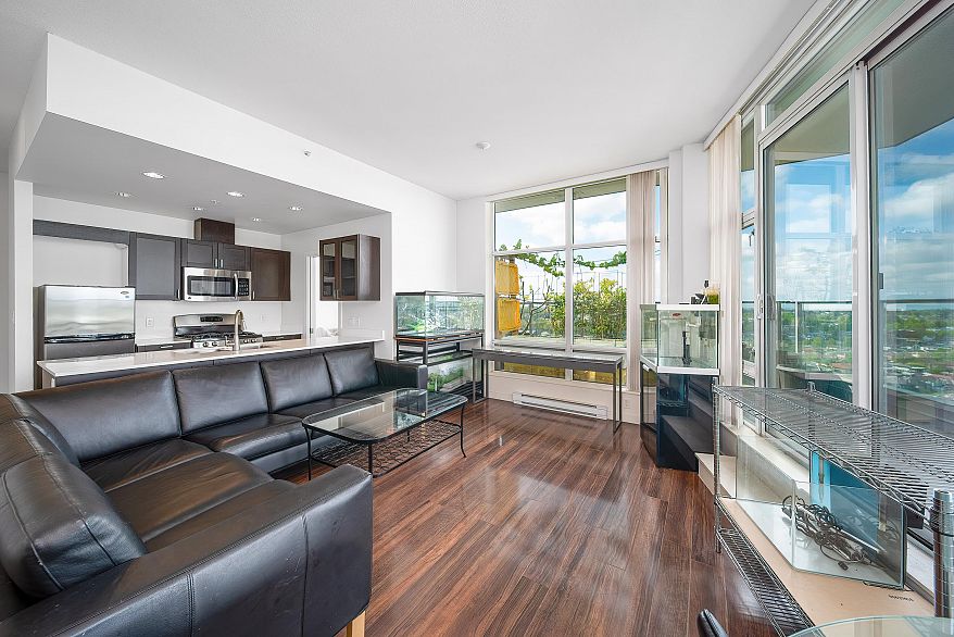 2207 4815 Eldorado Mews