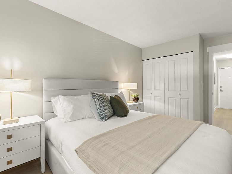 216 1990 W 6th Avenue