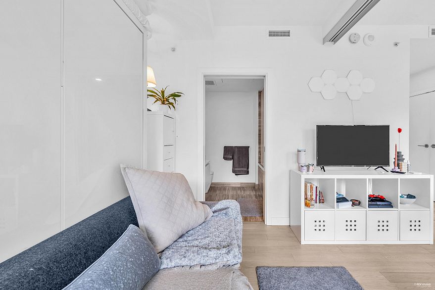 303 1480 Howe Street