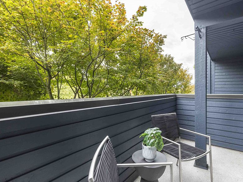 216 1990 W 6th Avenue