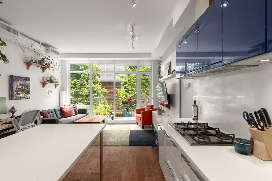 227 108 E 1st Avenue