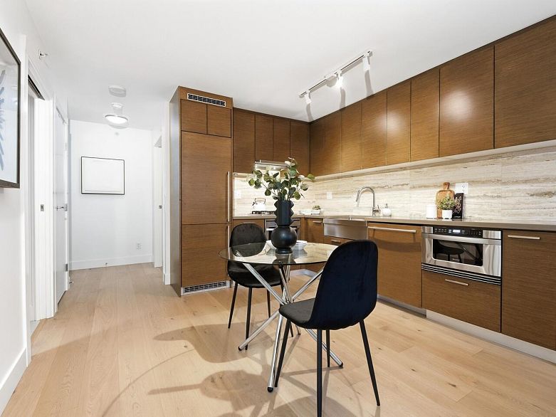 701 535 Smithe Street