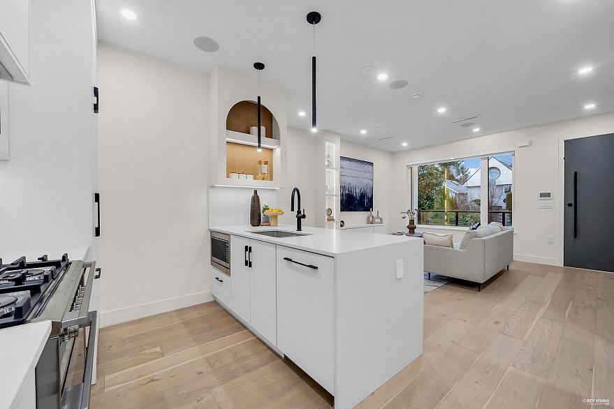 1 65 E King Edward Avenue