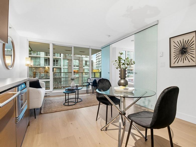 701 535 Smithe Street