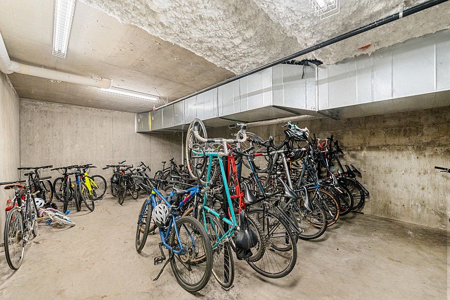 PH8 688 E 17th Avenue