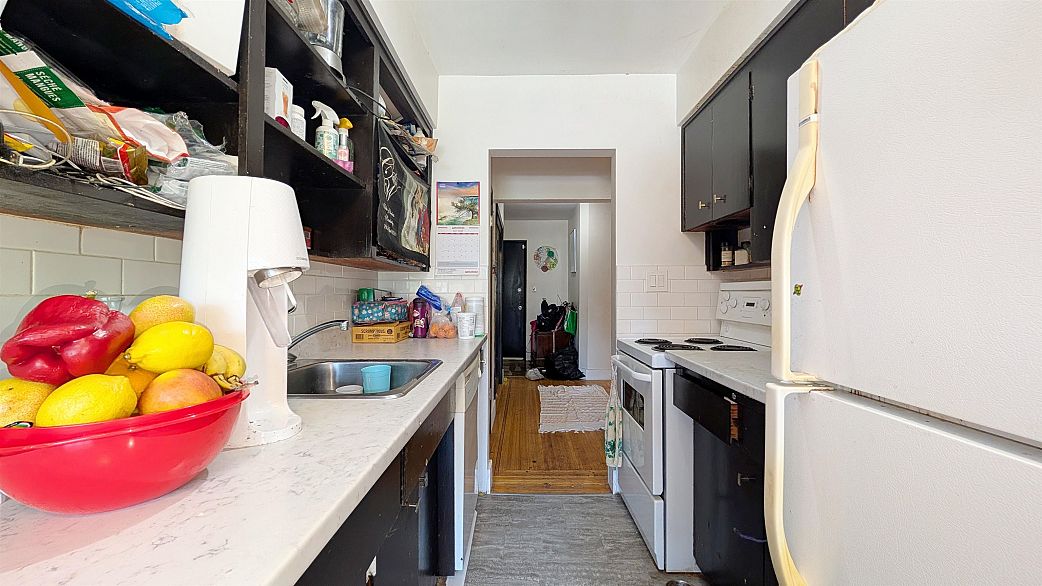 101 1075 W 13th Avenue