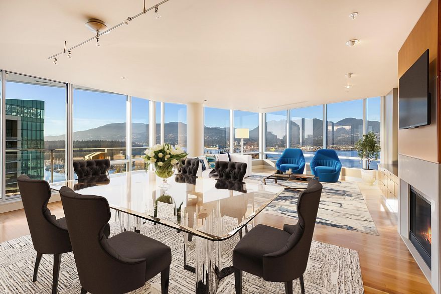 3102 1077 W Cordova Street