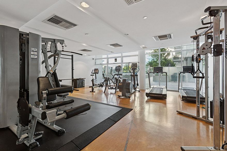 503 4638 Gladstone Street