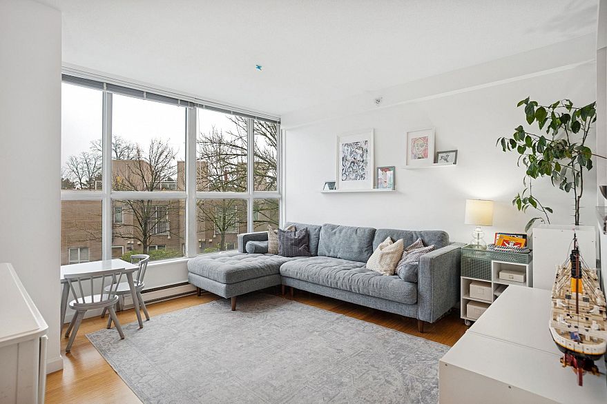 216 288 E 8th Avenue