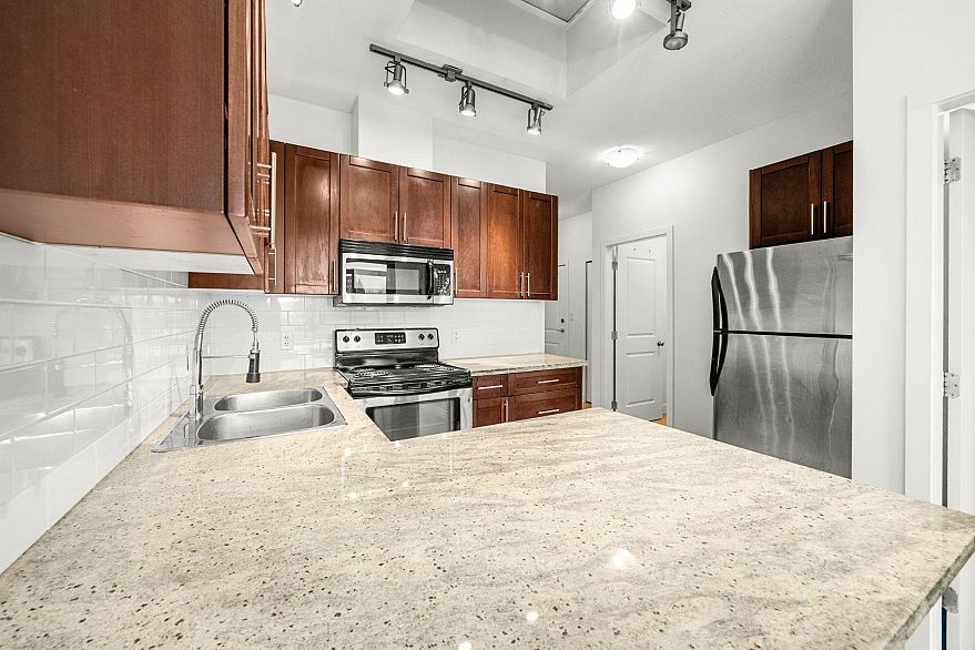 PH8 688 E 17th Avenue