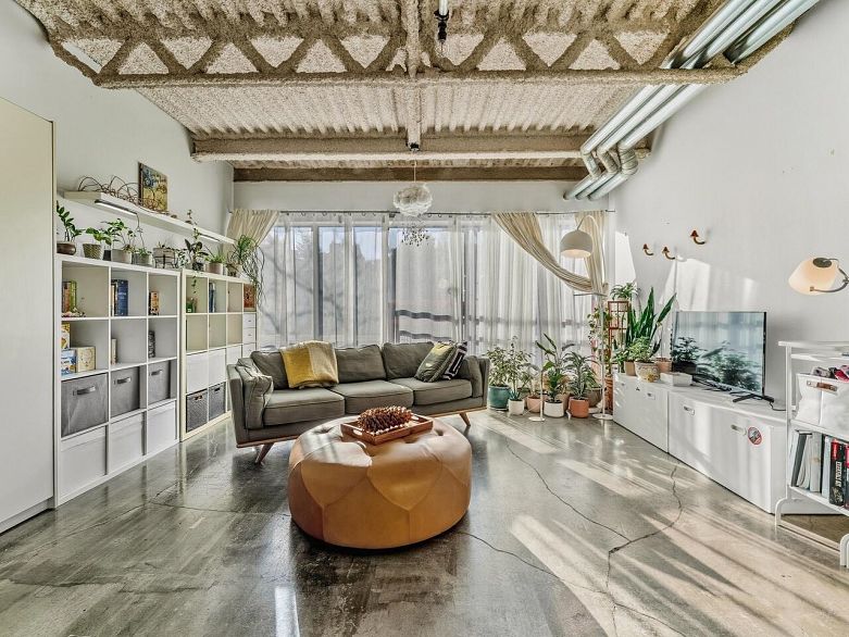 327 350 E 2nd Avenue