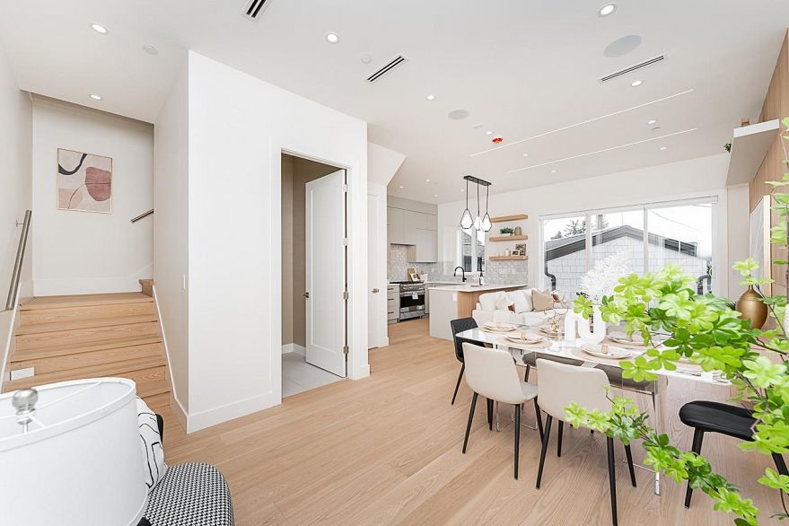 1 2837 Oliver Crescent