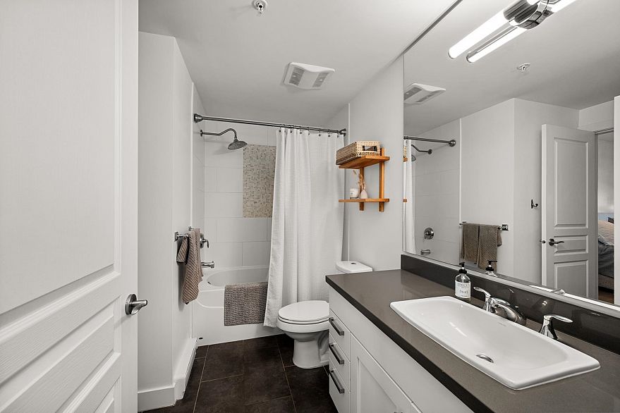 409 4550 Fraser Street