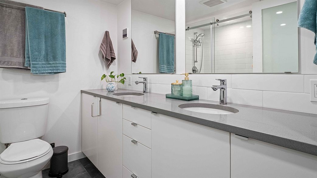 318 1345 W 15th Avenue