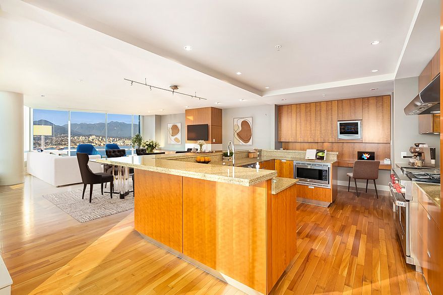 3102 1077 W Cordova Street