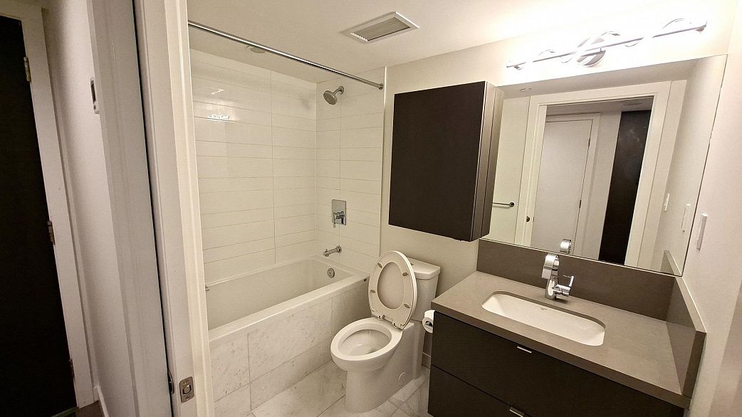 1905 8189 Cambie Street