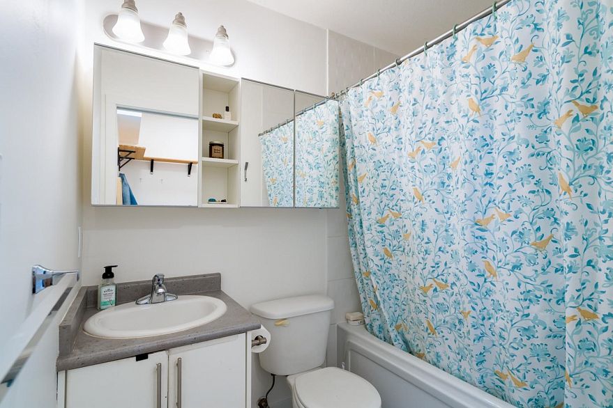 PH1 688 E 17th Avenue