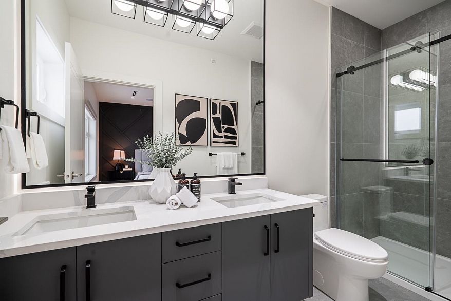 2835 Oliver Crescent