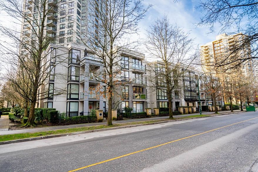 206 3638 Vanness Avenue