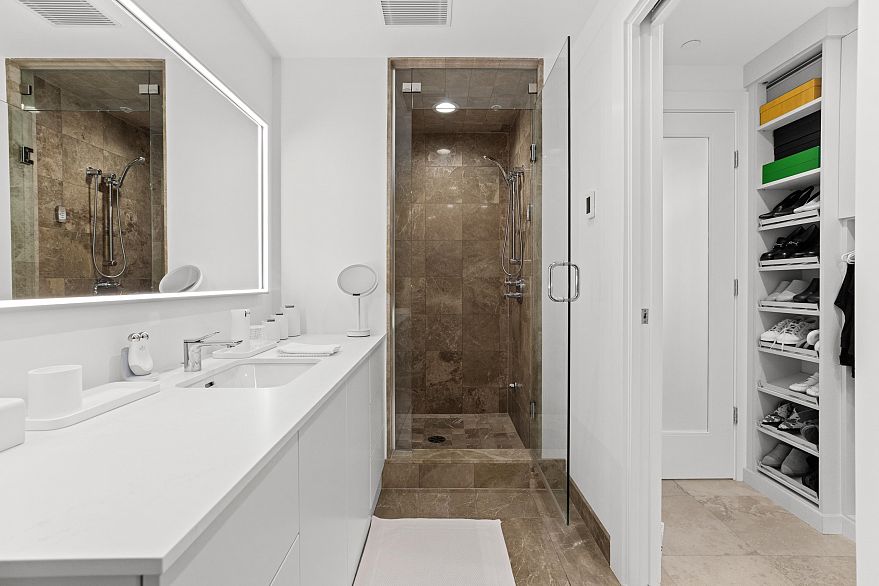 701 628 Kinghorne Mews