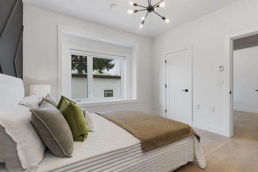 2 1243 Nootka Street