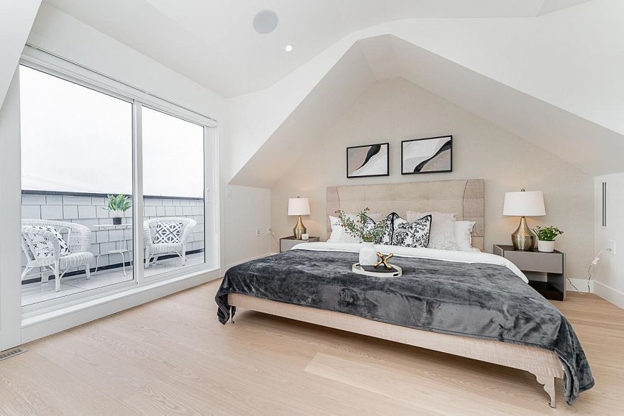 1 2837 Oliver Crescent