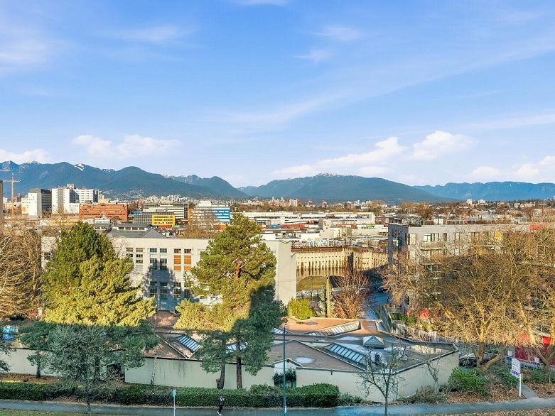 327 350 E 2nd Avenue