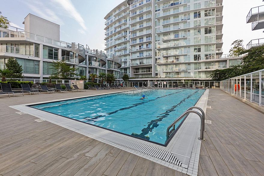 503 4638 Gladstone Street