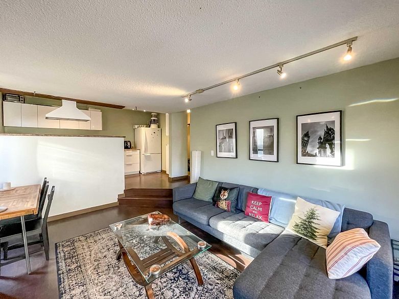 414 1435 NELSON STREET, Vancouver BC V6G 2Z3