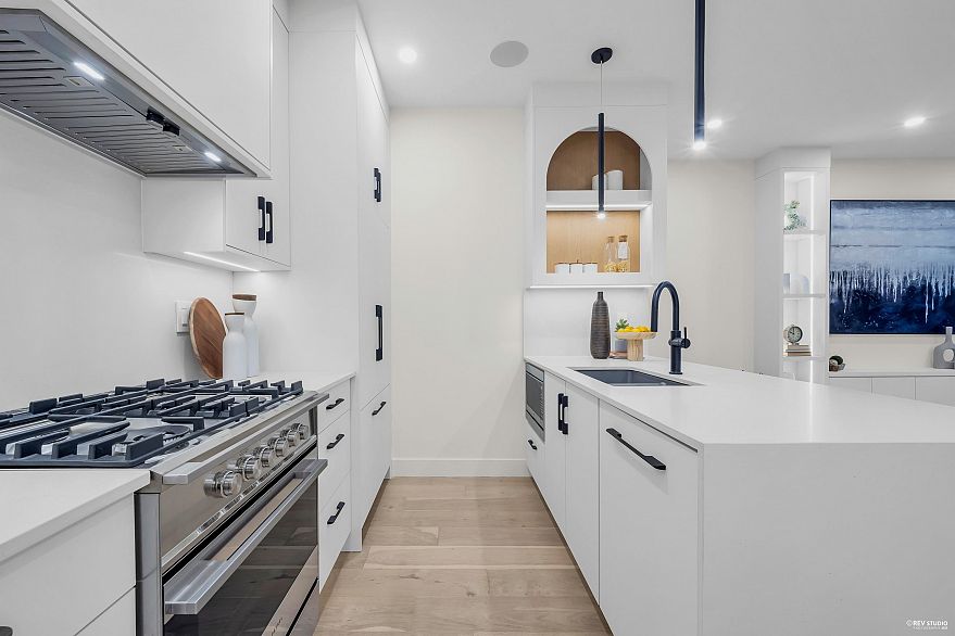 1 65 E King Edward Avenue