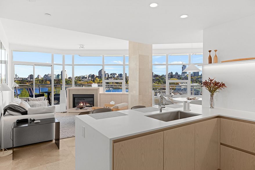 701 628 Kinghorne Mews